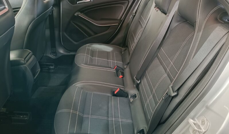 
								Mercedes Classe A180 1.5 diesel Sport full									