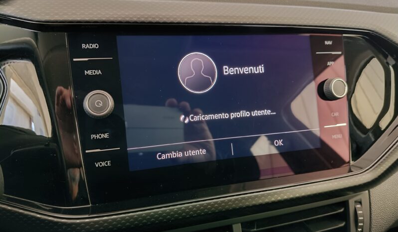 
								Volkswagen T-Cross 1.0 benzina 95 CV full									