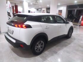 Peugeot 2008 1.2 100 CV Active